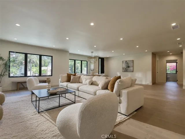 4819 Genesta Avenue, Encino, California 91316