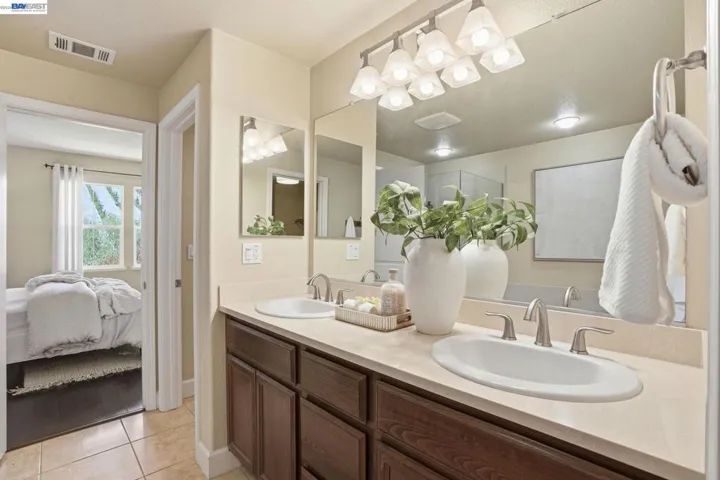 674 Selby Lane 4, Livermore, California 94551