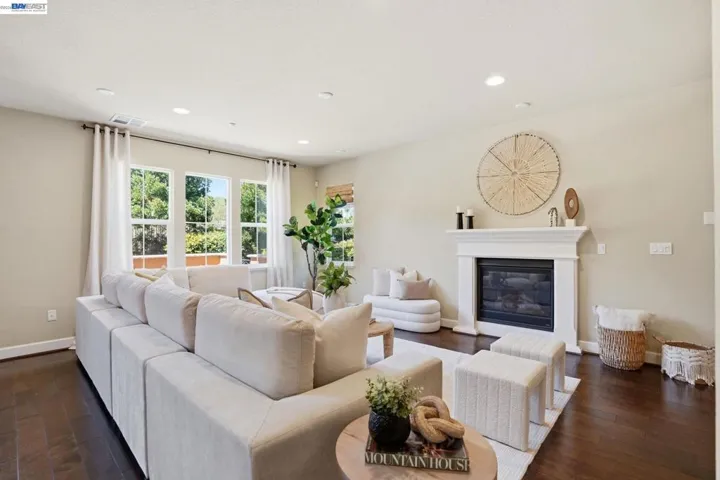 674 Selby Lane 4, Livermore, California 94551