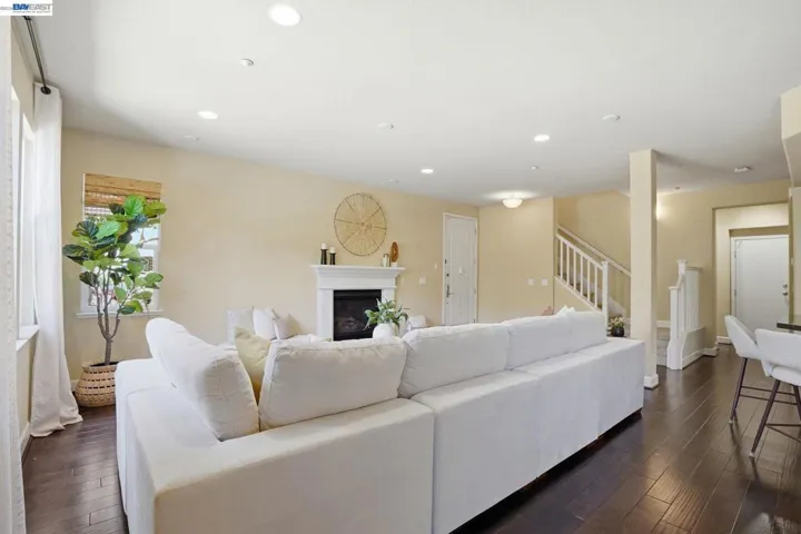 674 Selby Lane 4, Livermore, California 94551