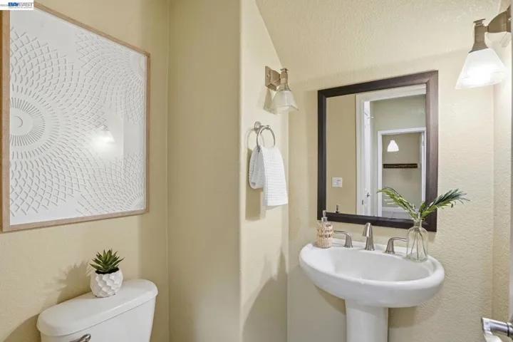 674 Selby Lane 4, Livermore, California 94551