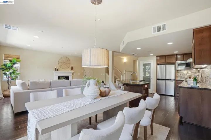 674 Selby Lane 4, Livermore, California 94551