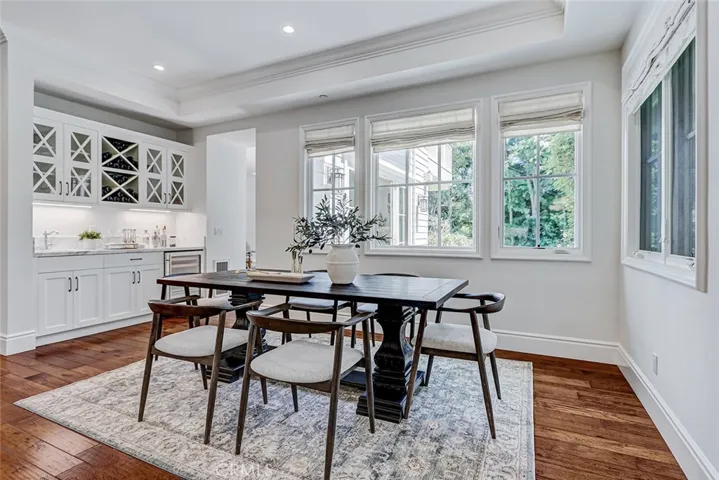 Breakfast Nook Area Adjacent to Kitchen Area and Wet Bar
