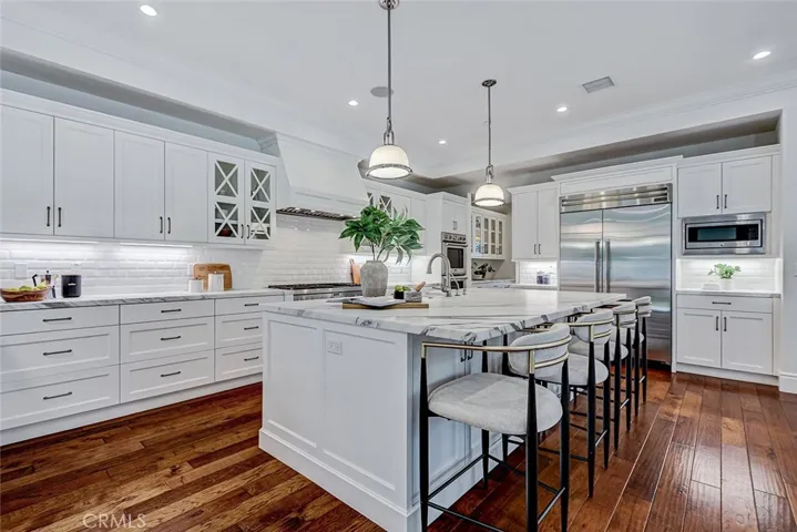 Kitchen Area with Breakfast Bar Seating at Center Island