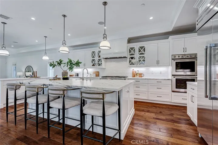 Kitchen Area with Breakfast Countertop Seating