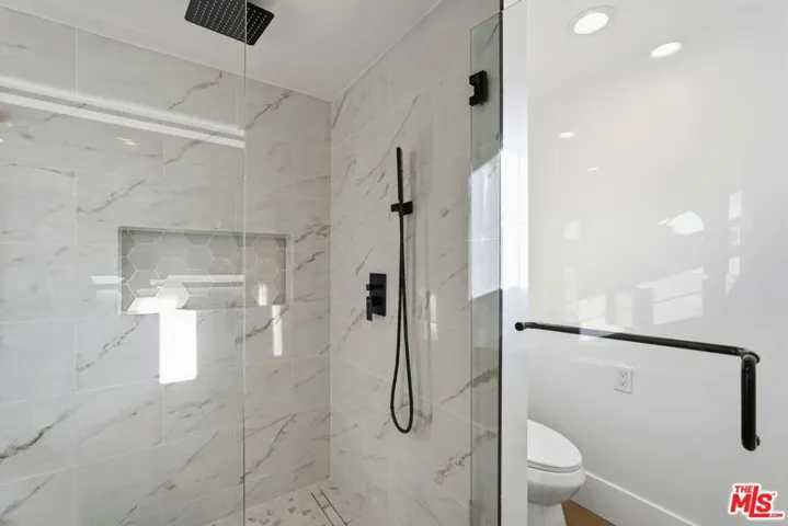 1752 Blossom Court, Newbury Park, California 91320