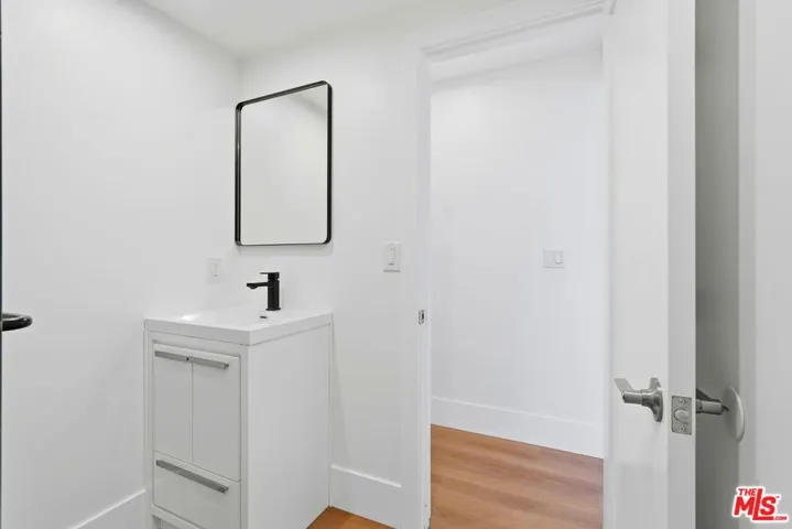 1752 Blossom Court, Newbury Park, California 91320