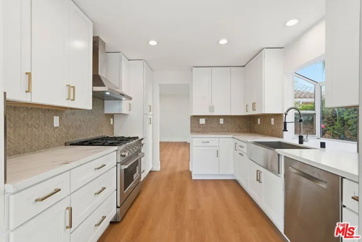 1752 Blossom Court, Newbury Park, California 91320