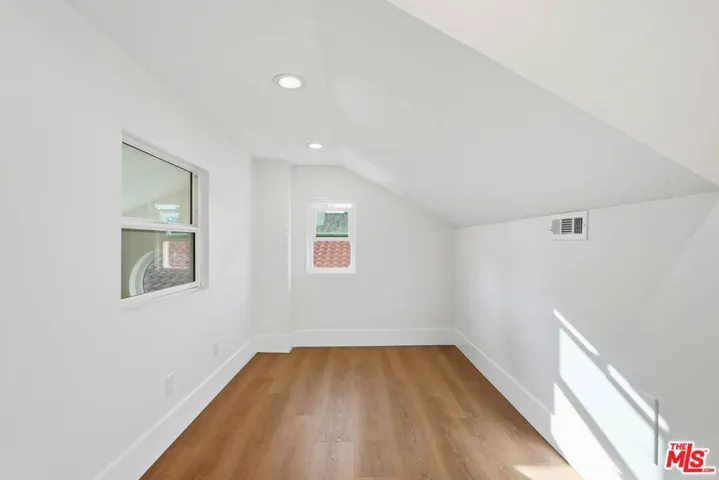 1752 Blossom Court, Newbury Park, California 91320