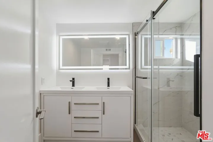 1752 Blossom Court, Newbury Park, California 91320
