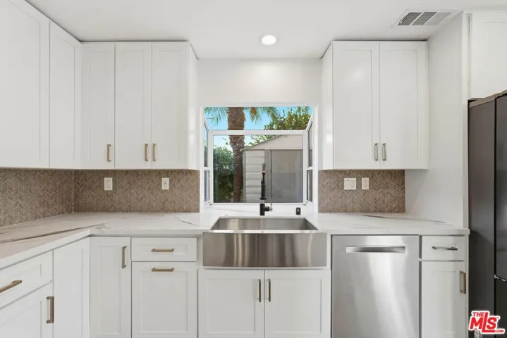 1752 Blossom Court, Newbury Park, California 91320