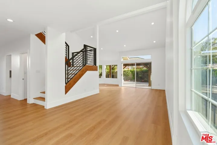 1752 Blossom Court, Newbury Park, California 91320