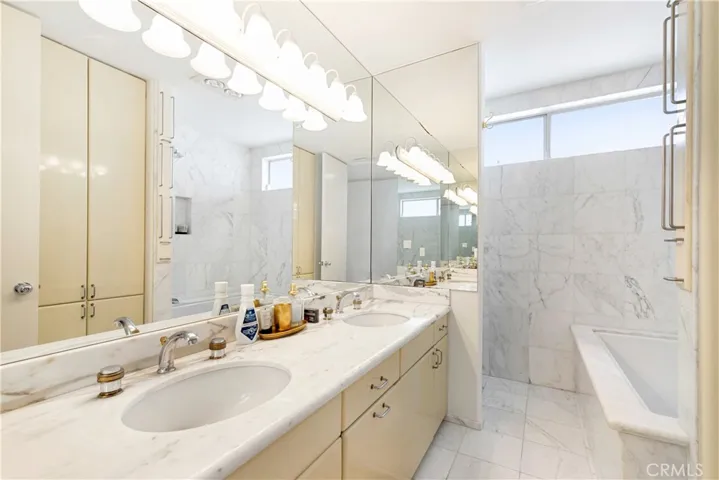 1356 Summitridge, Beverly Hills, California 90210