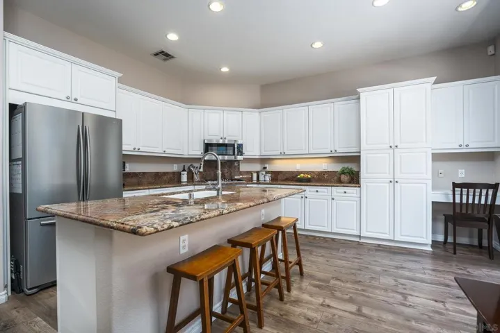 5790 Mosswood Cove, San Diego, California 92130