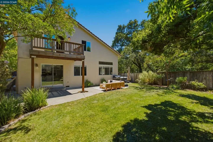 862 Foothill Dr, Windsor, California 95492