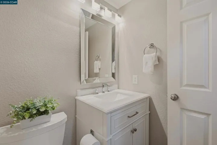 862 Foothill Dr, Windsor, California 95492