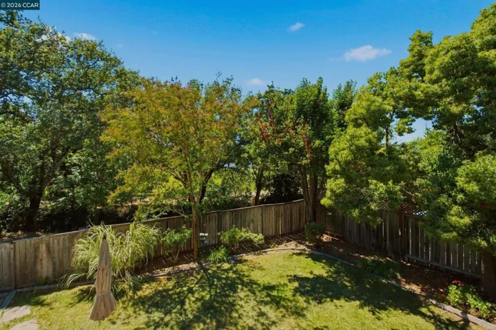 862 Foothill Dr, Windsor, California 95492