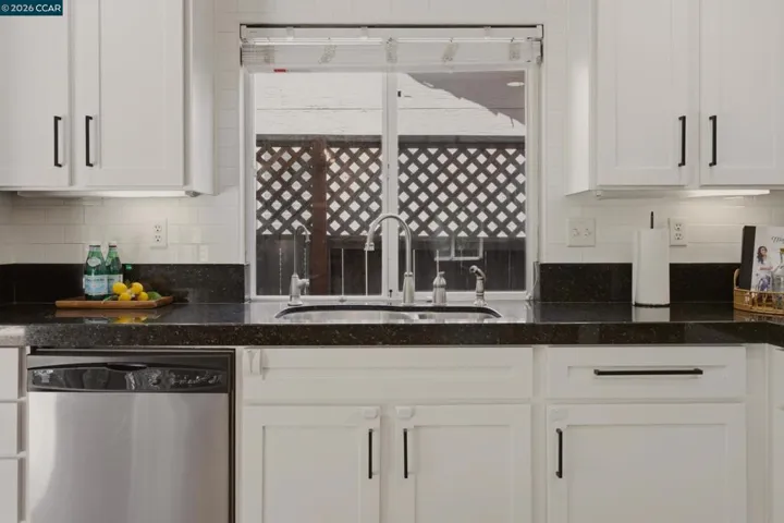 862 Foothill Dr, Windsor, California 95492