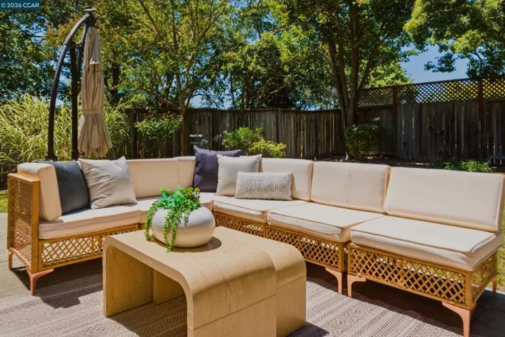 862 Foothill Dr, Windsor, California 95492