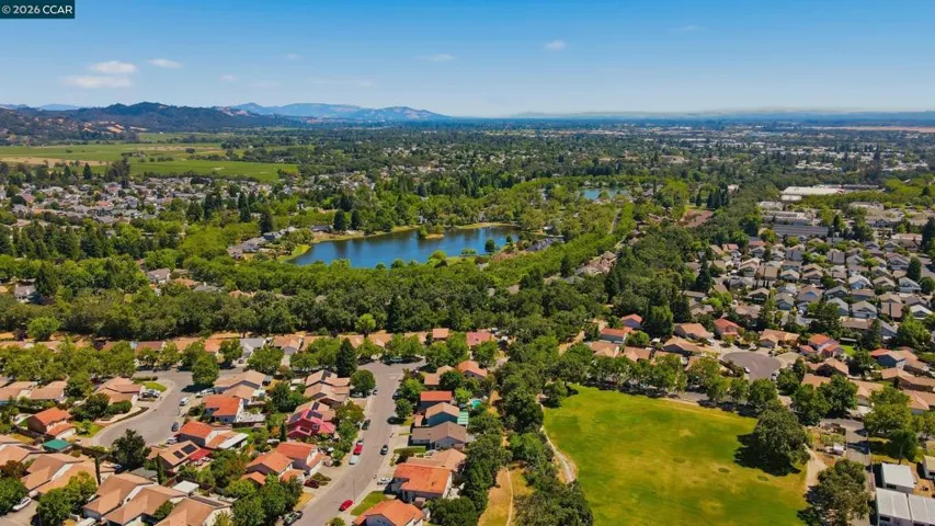 862 Foothill Dr, Windsor, California 95492