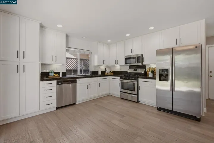 862 Foothill Dr, Windsor, California 95492