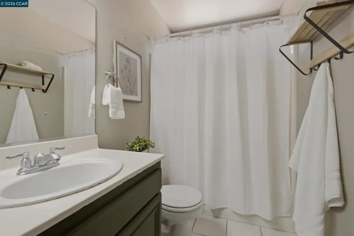 862 Foothill Dr, Windsor, California 95492