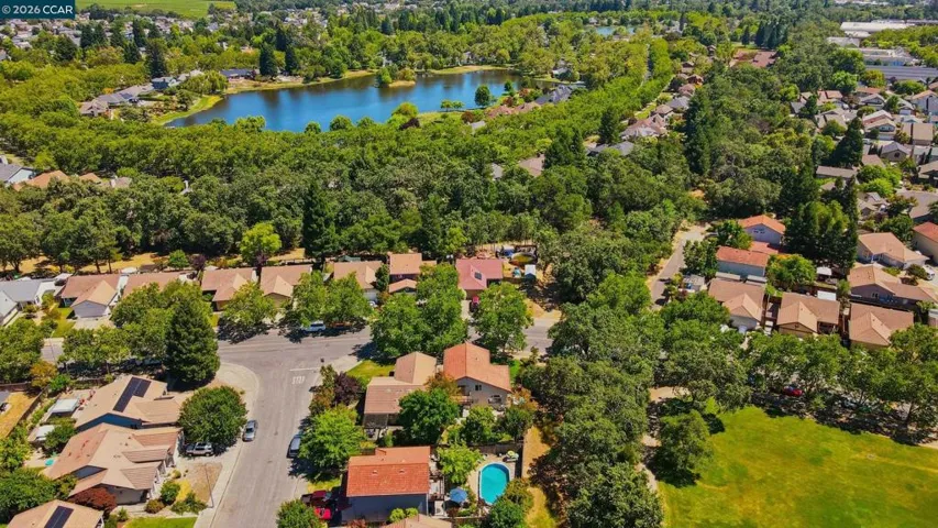 862 Foothill Dr, Windsor, California 95492