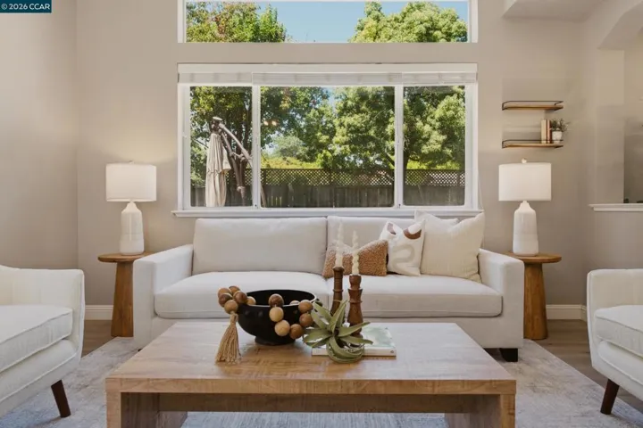 862 Foothill Dr, Windsor, California 95492