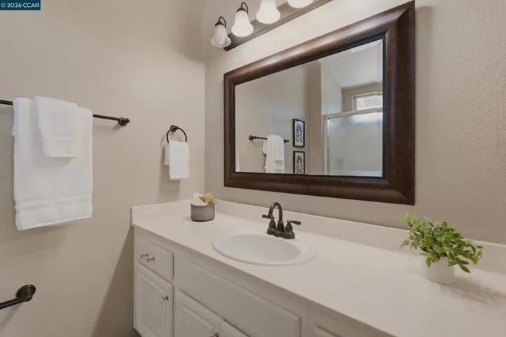 862 Foothill Dr, Windsor, California 95492