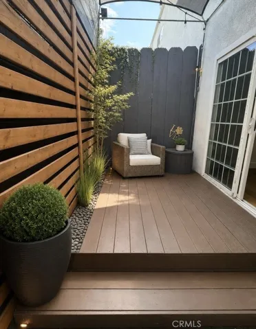 Side deck virtually staged