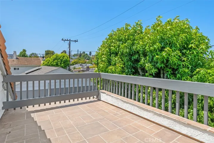Private, only for this unit, Roof top deck with mountain views.