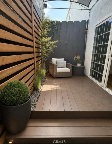 Side deck virtually staged