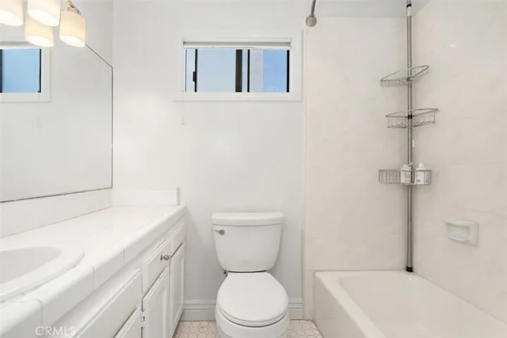 Guest bathroom.