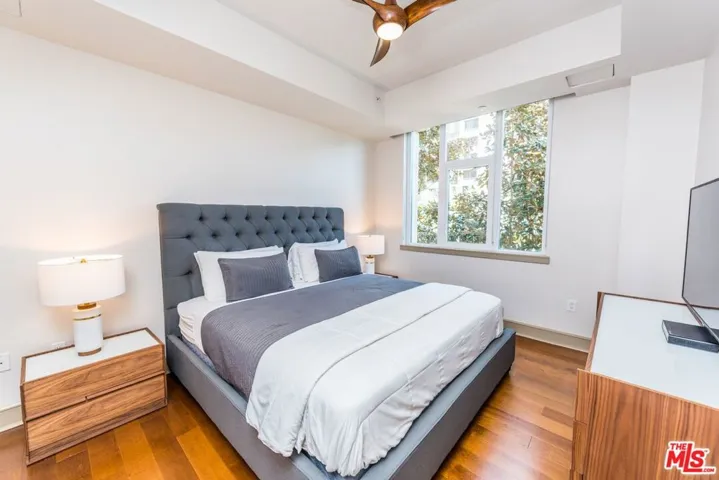 Bright, main bed