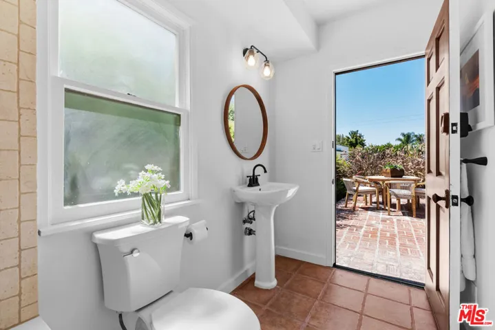 13009 Greenleaf Street, Studio City, California 91604