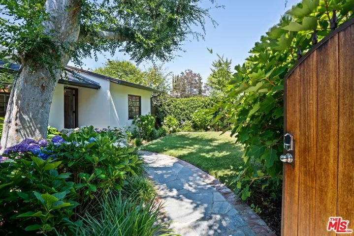 13009 Greenleaf Street, Studio City, California 91604