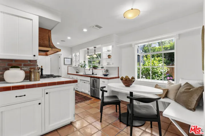 13009 Greenleaf Street, Studio City, California 91604