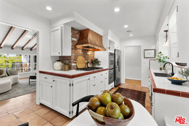 13009 Greenleaf Street, Studio City, California 91604