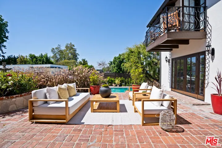 13009 Greenleaf Street, Studio City, California 91604