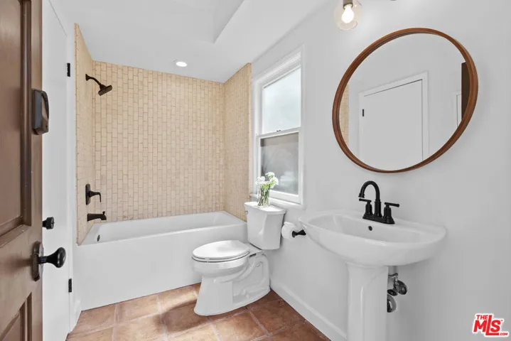 13009 Greenleaf Street, Studio City, California 91604