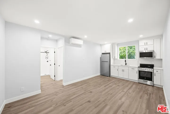1558 1 S Genesee Avenue, Los Angeles, California 90019