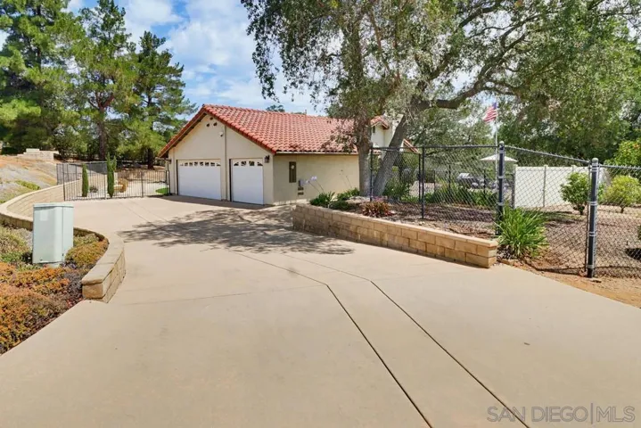 2577 Camino Narciso, Alpine, California 91901