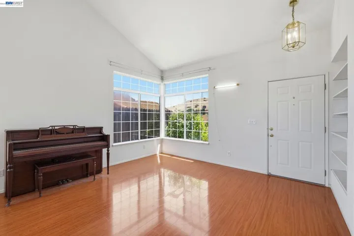 9 Beechwood Ct, Pittsburg, California 94565