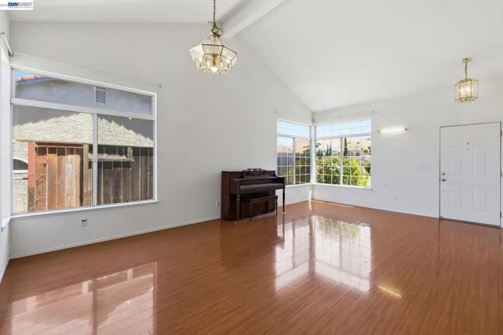 9 Beechwood Ct, Pittsburg, California 94565