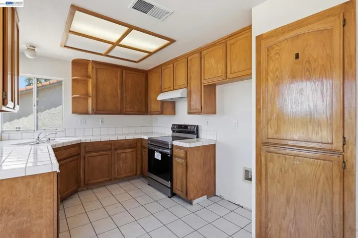 9 Beechwood Ct, Pittsburg, California 94565