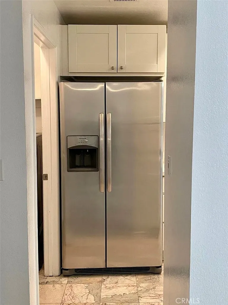 Refrigerator Refrigerator