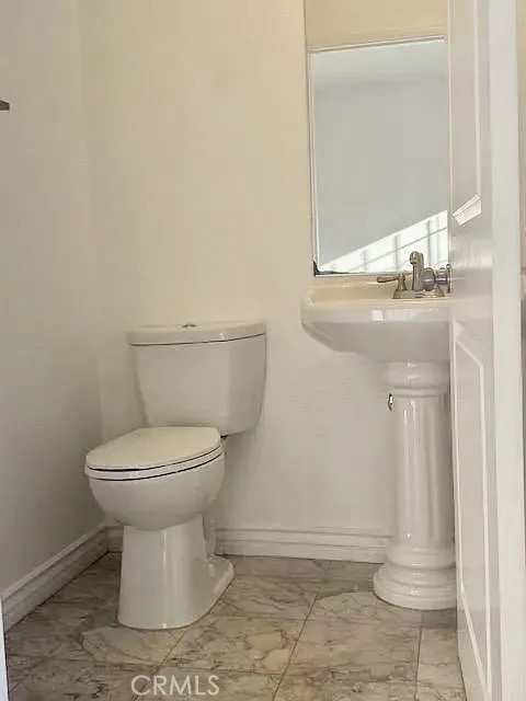 Upstairs 1/2 bathroom in loft area