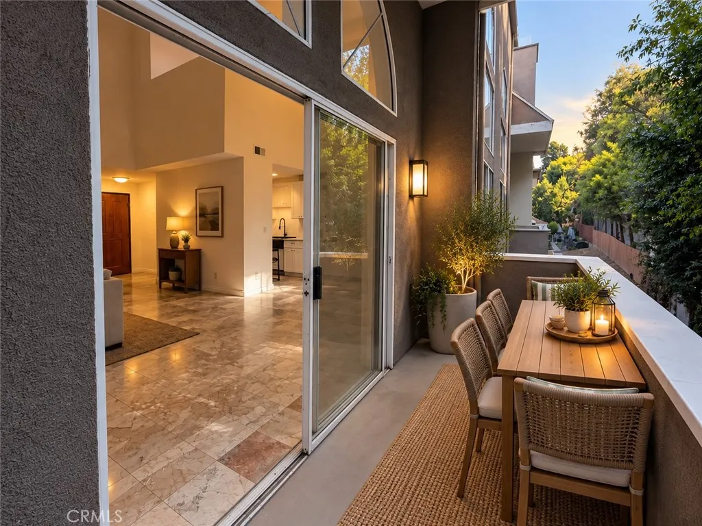 Virtuallyl Staged - imagine dining al fresco Virtuallyl Staged - imagine dining al fresco