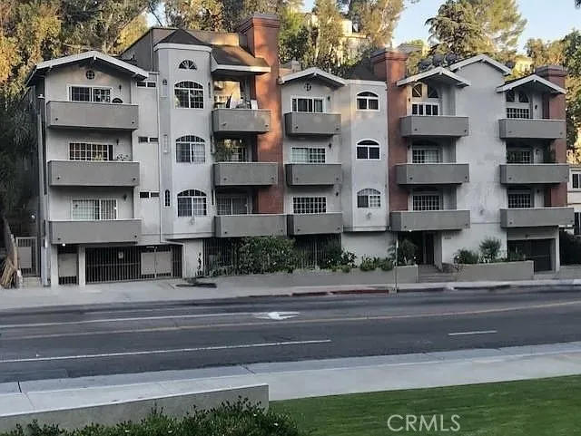 14 unit condo community - Vista Bella