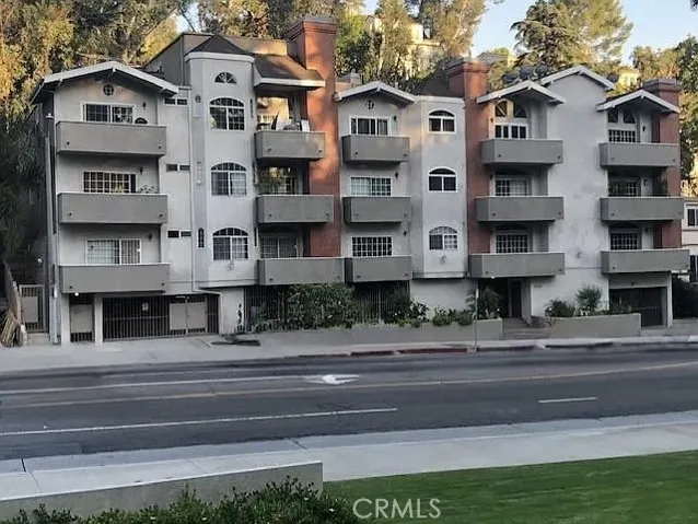 14 unit condo community - Vista Bella